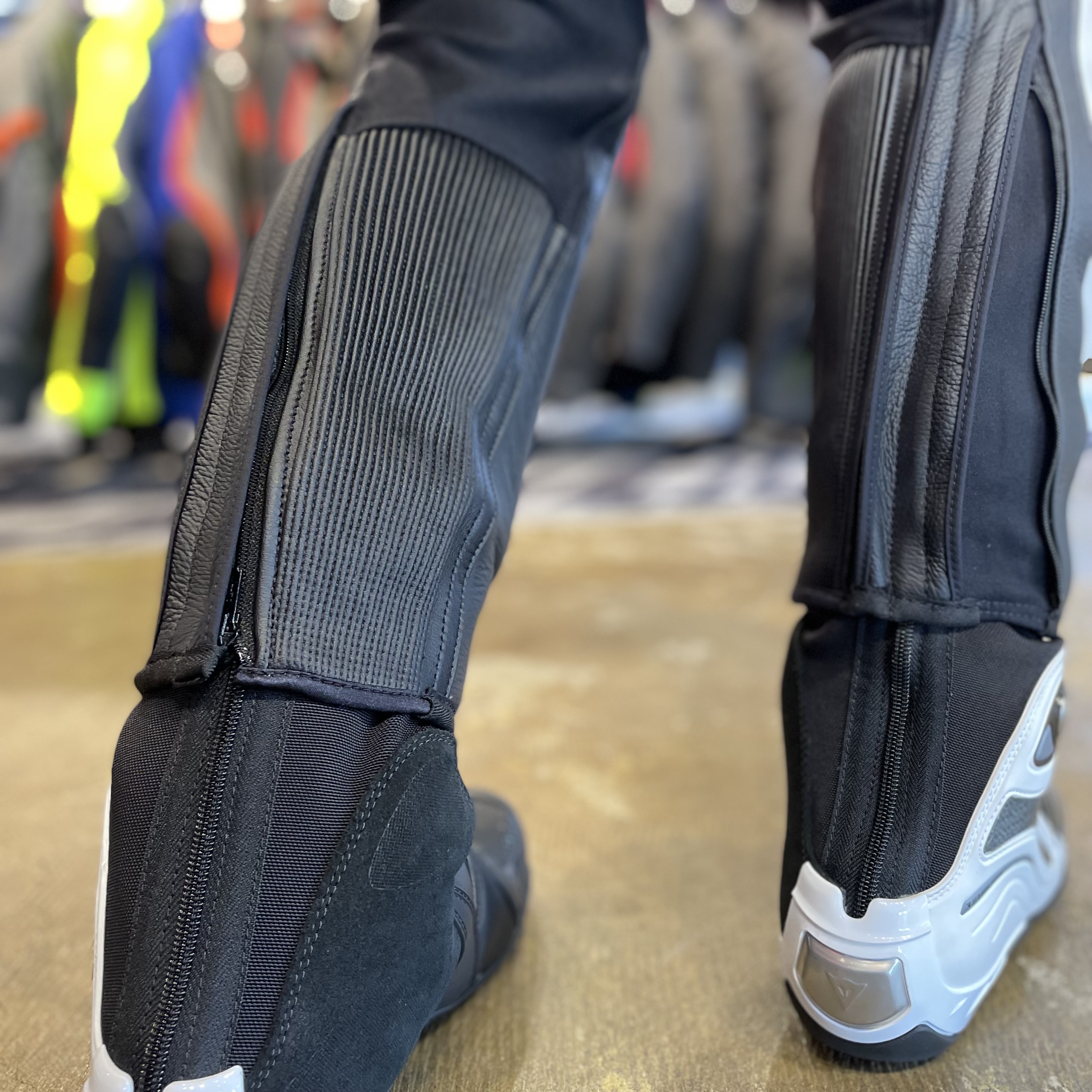 激安】 ダイネーゼ DAINESE レザーパンツ EU44 US34 黒 MISANO