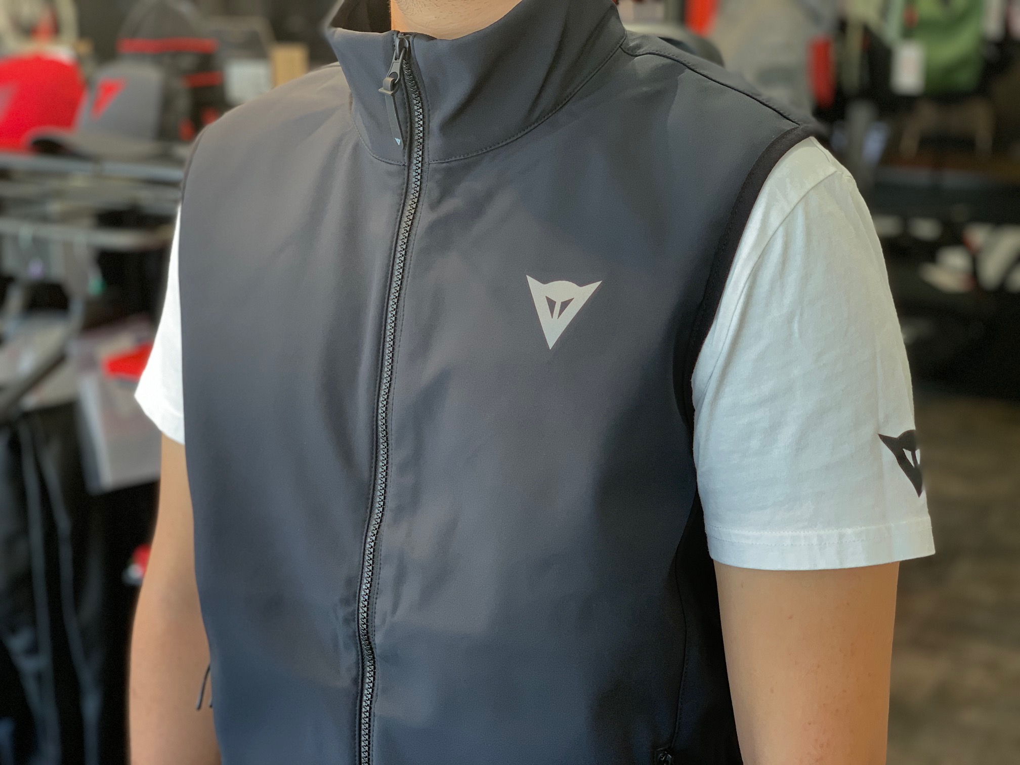 普段使いでも活躍する新作アウターモデル