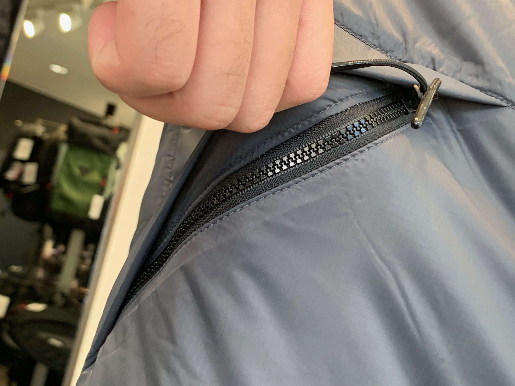 普段使いでも活躍する新作アウターモデル