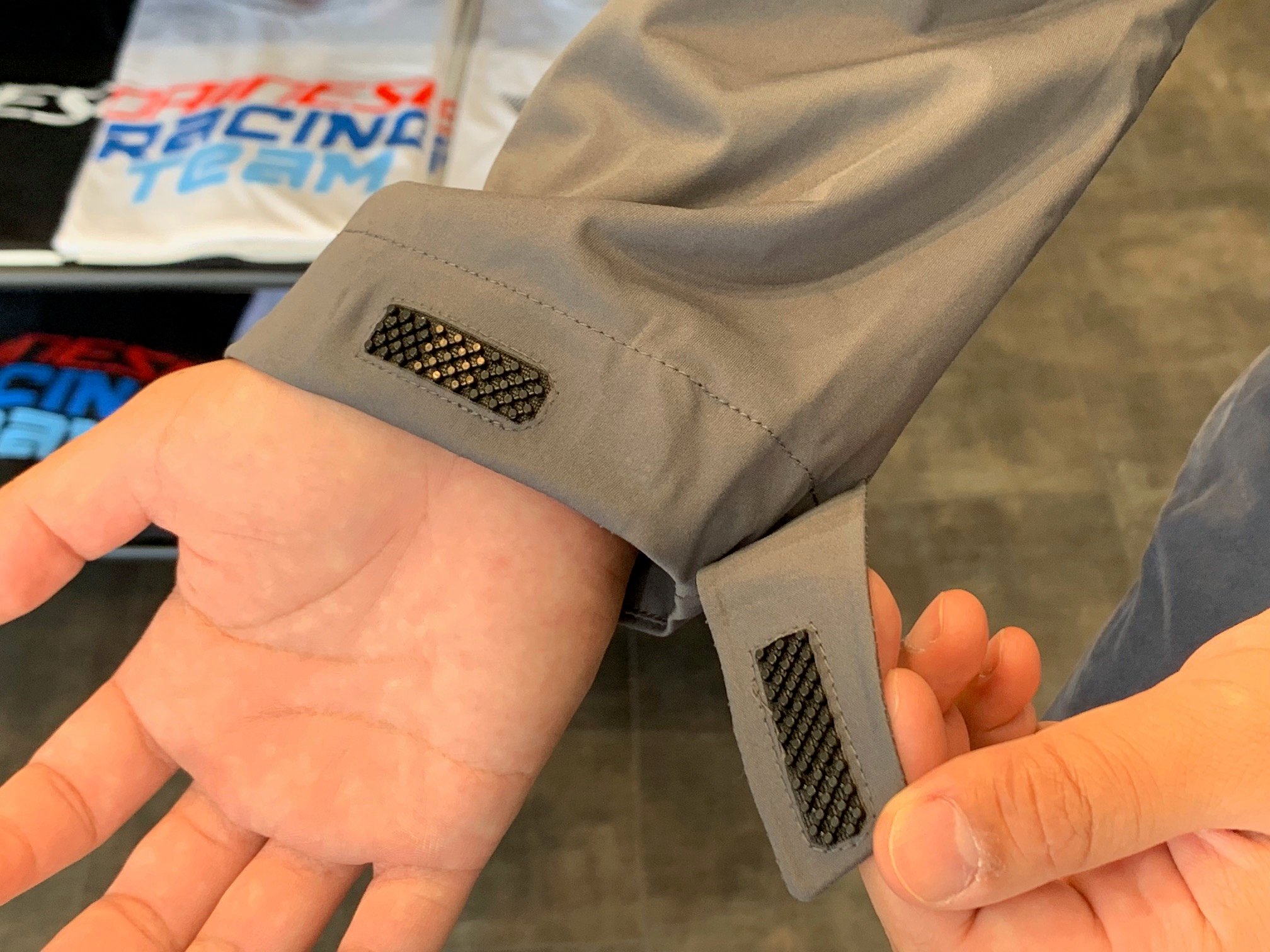 普段使いでも活躍する新作アウターモデル