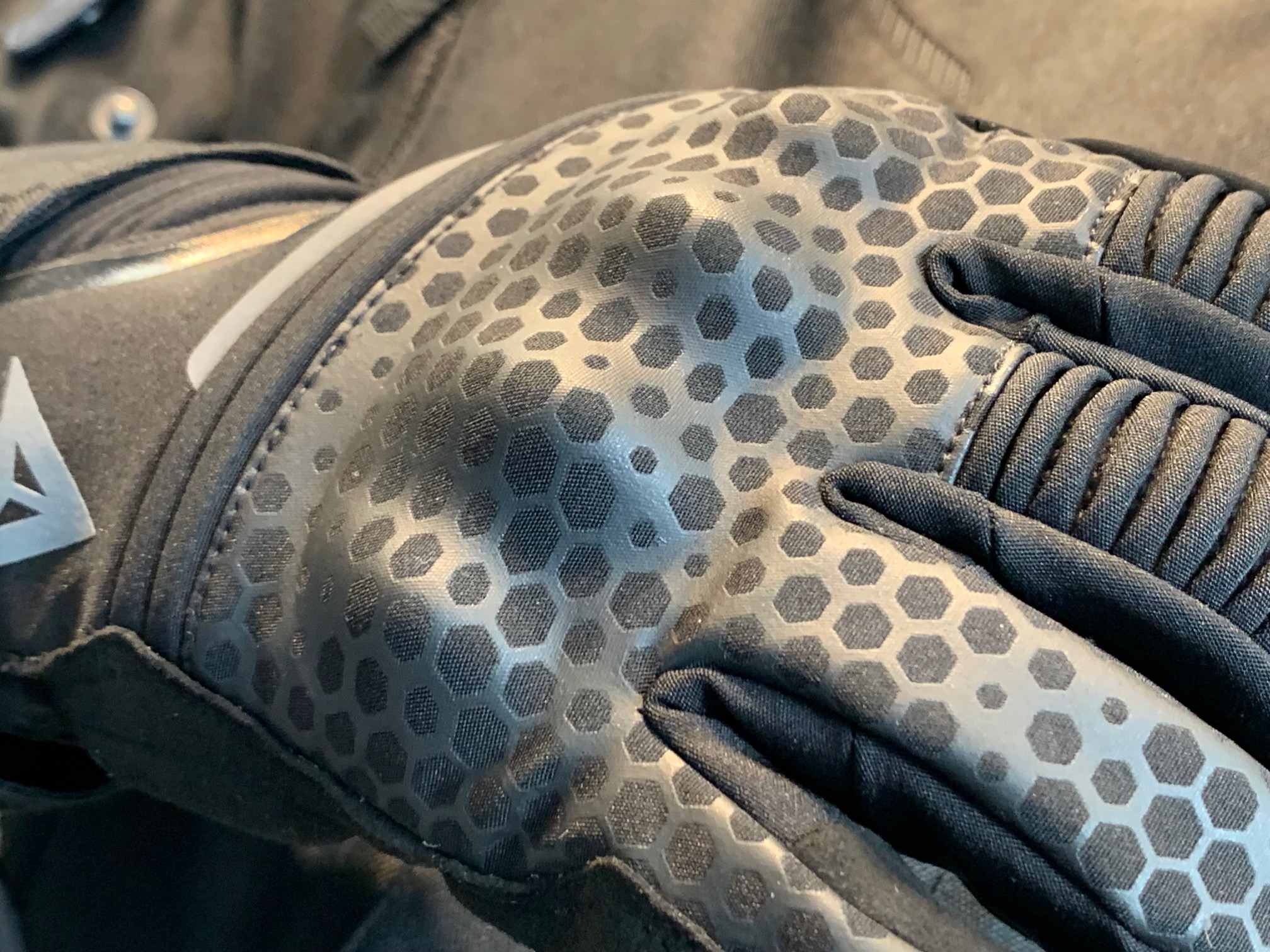 快適性と操作性を兼ね備えた新作冬用グローブ【TEMPEST 2】