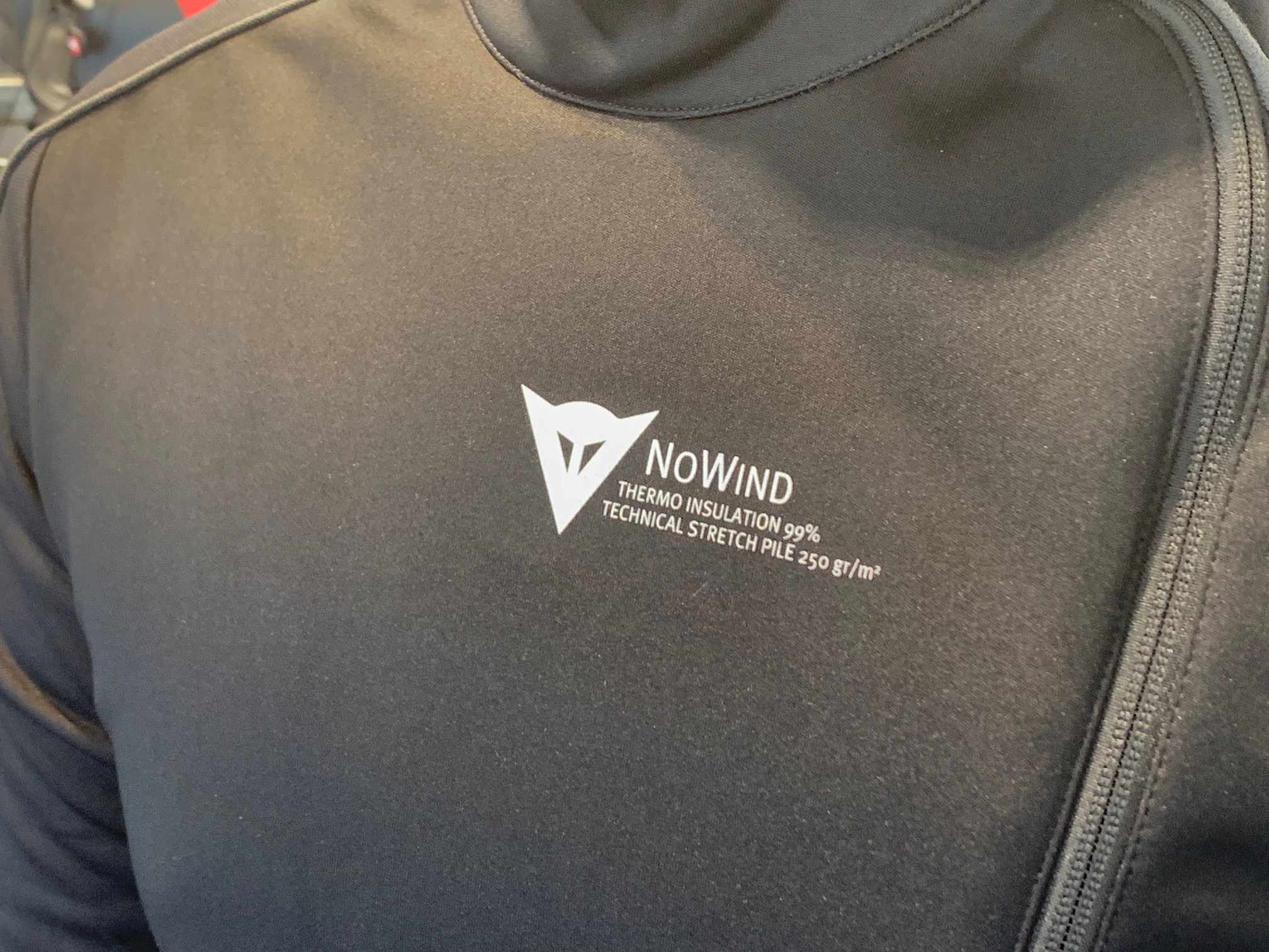 ジャケットとの組み合わせで優れた快適性を発揮するおすすめのインナー