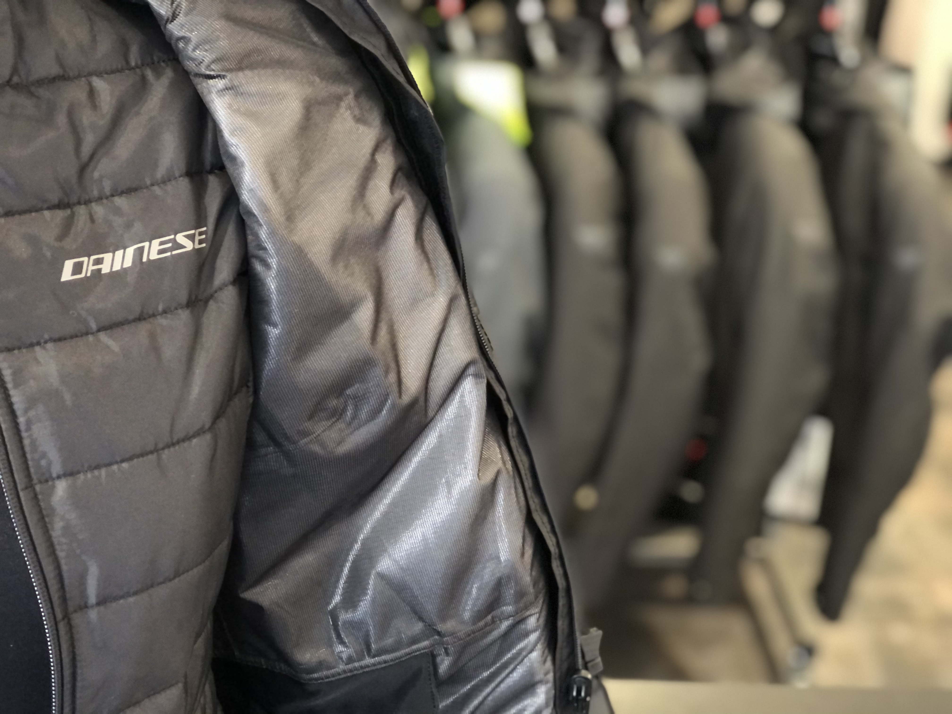 あらゆるロードを楽しむ女性のためのジャケット【TEMPEST 2 D-DRY