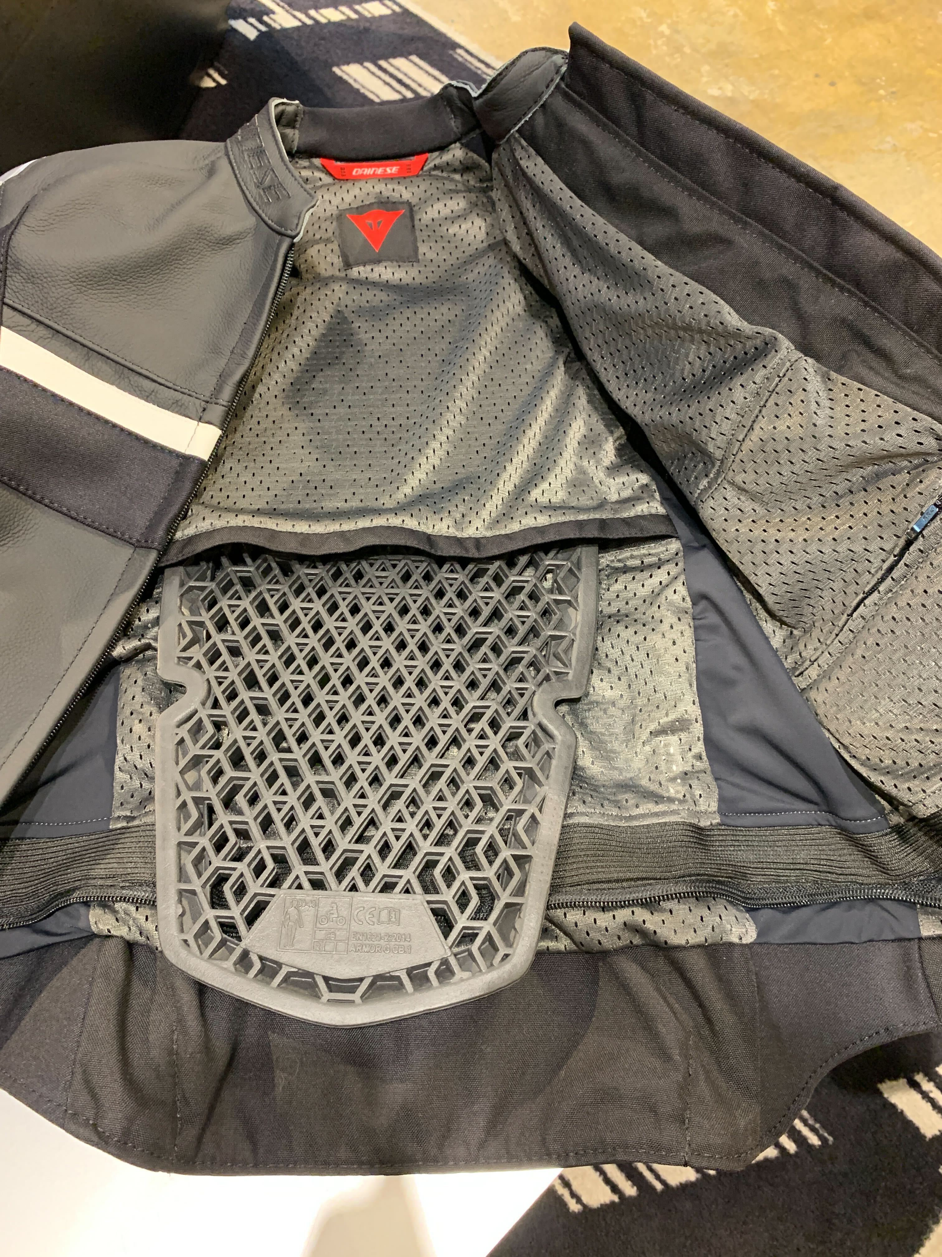 新品　ジェナジャケット 爽秋にむけてジャケットを新調しませんか？～レディースモデル～