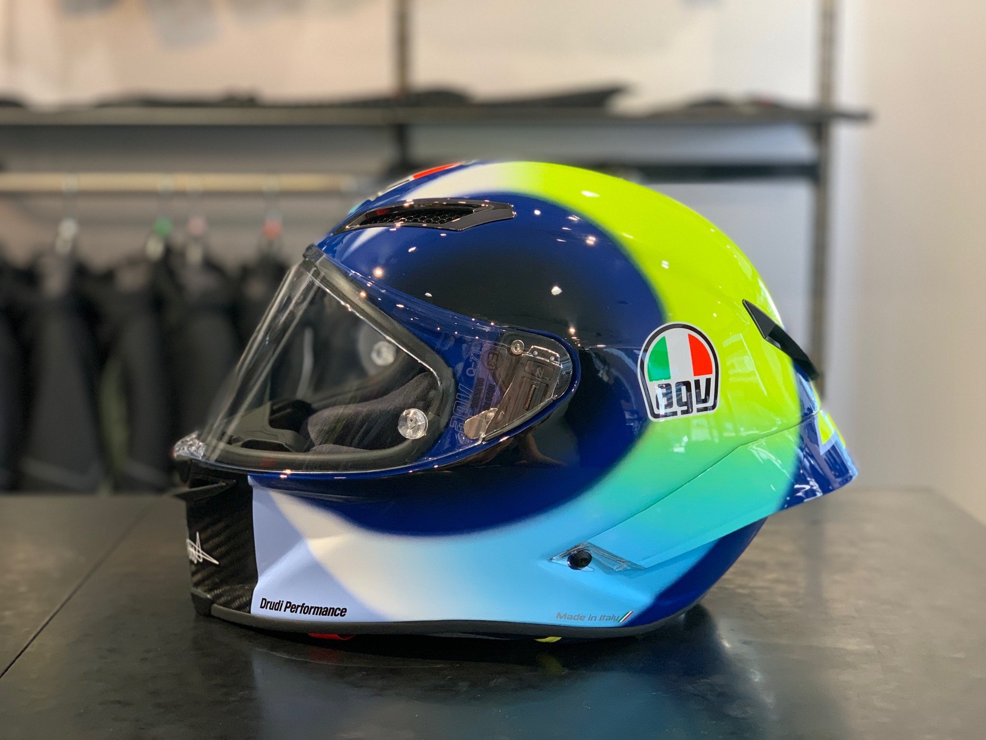 おすすめのロッシグラフィックヘルメット【AGV】