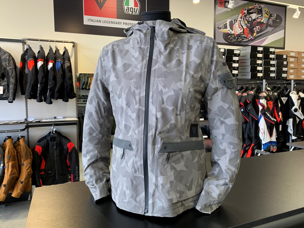 ショート丈の新作レディースジャケット【CENTRALE ABSØLUTESHELL PRO