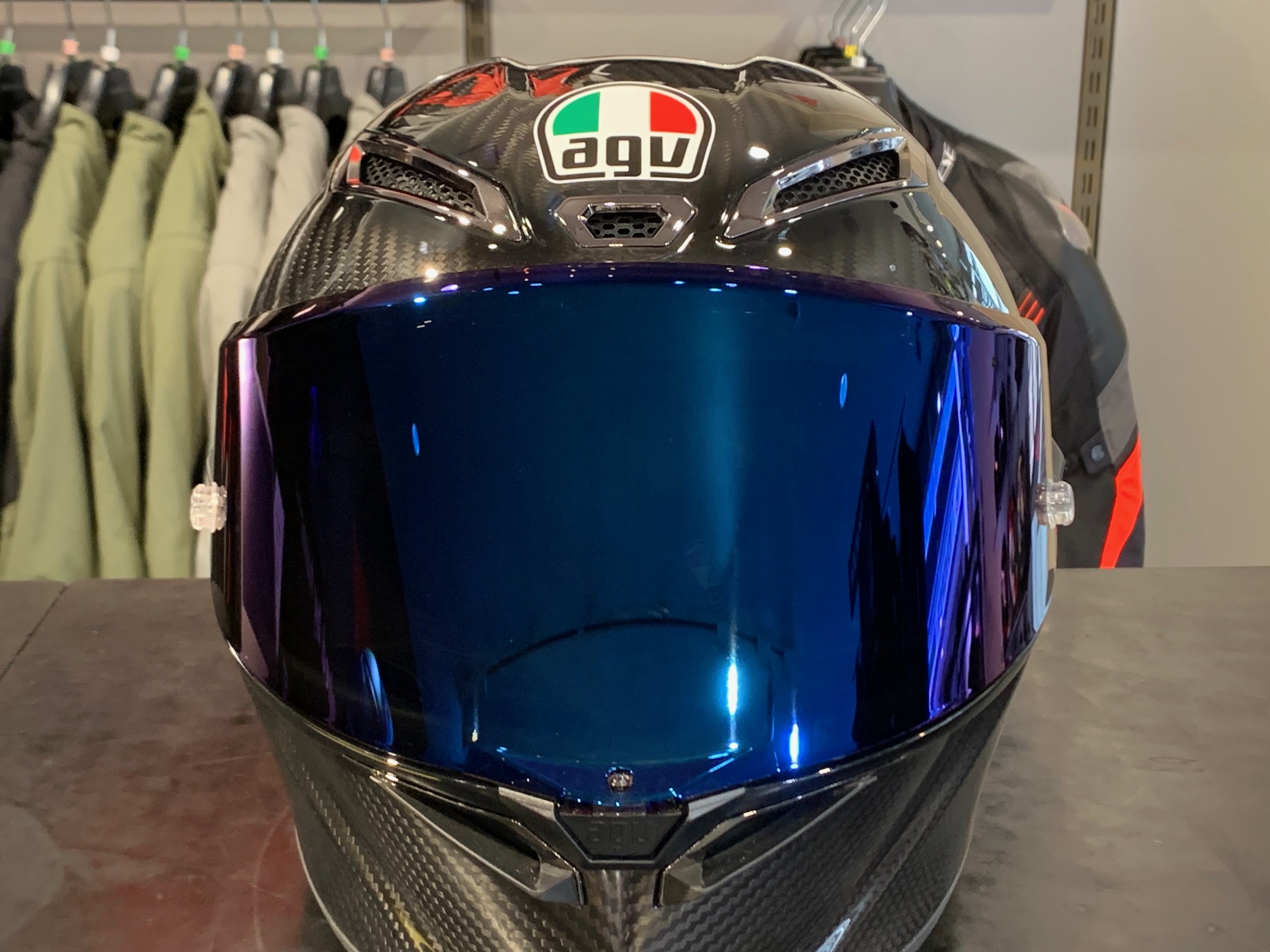 ヘルメットを華やかにするドレスアップパーツ【AGV】