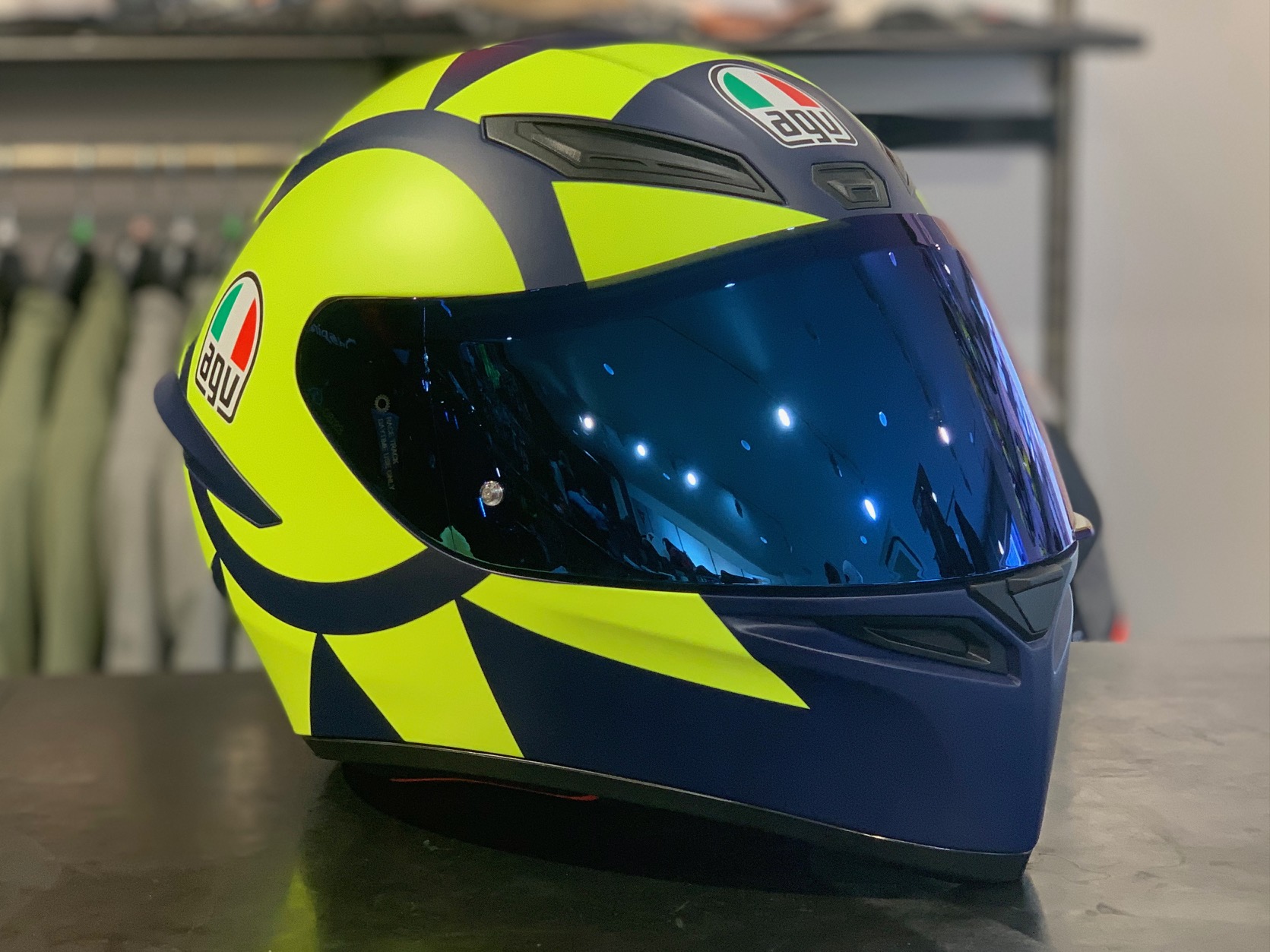 ヘルメットを華やかにするドレスアップパーツ【AGV】