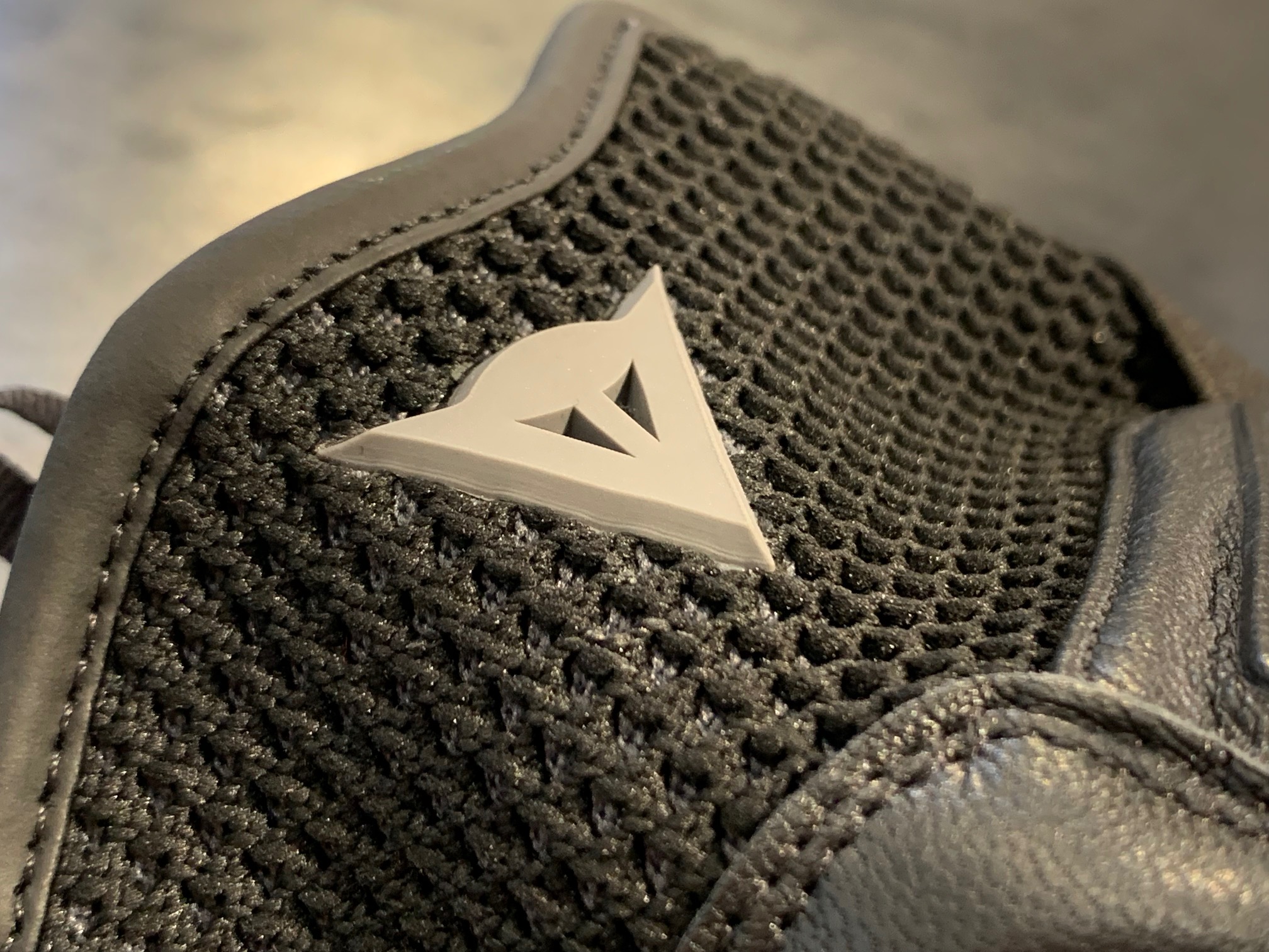 モデルチェンジして快適性が向上した新作グローブ【X-RIDE 2】