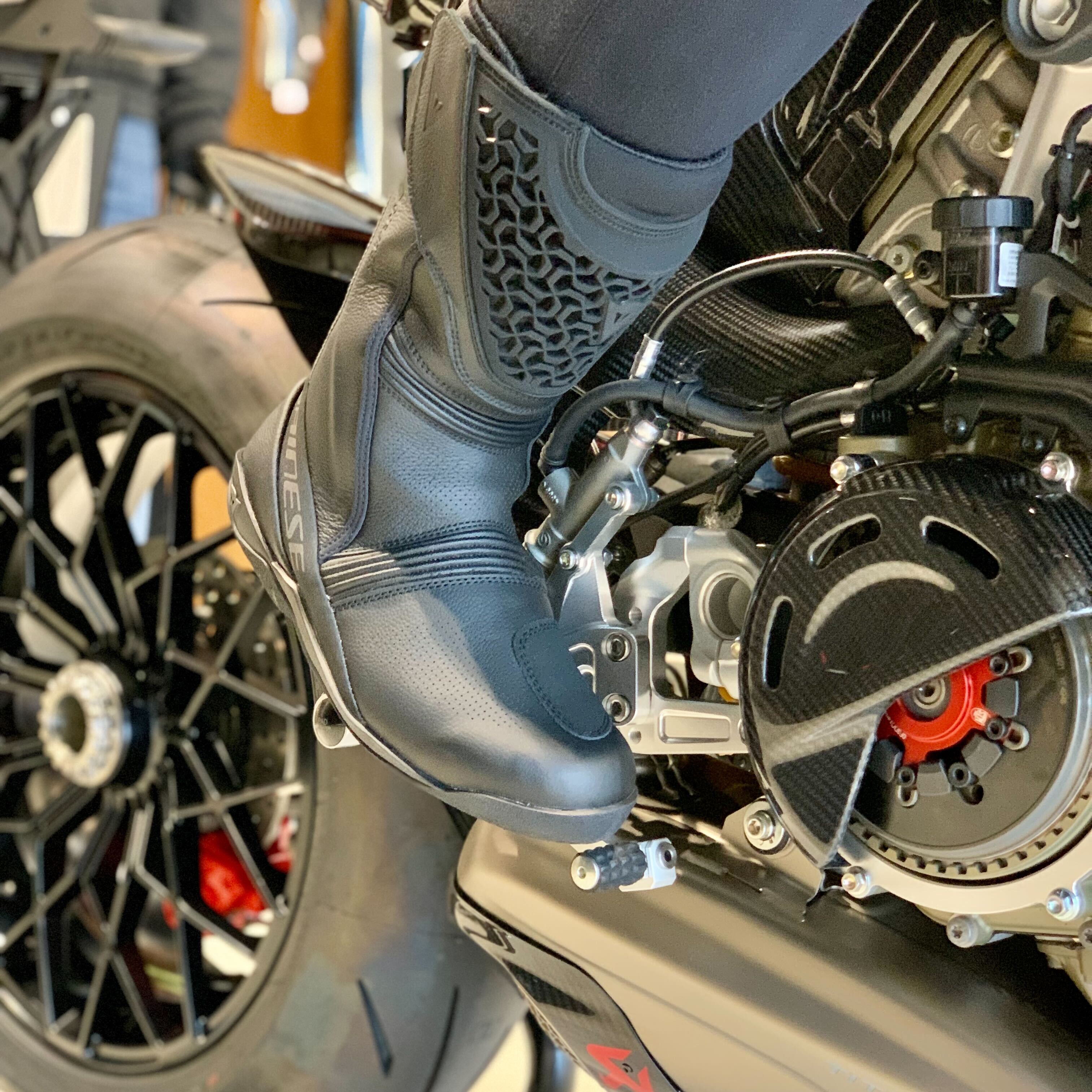 新作のGORE-TEXブーツをご紹介