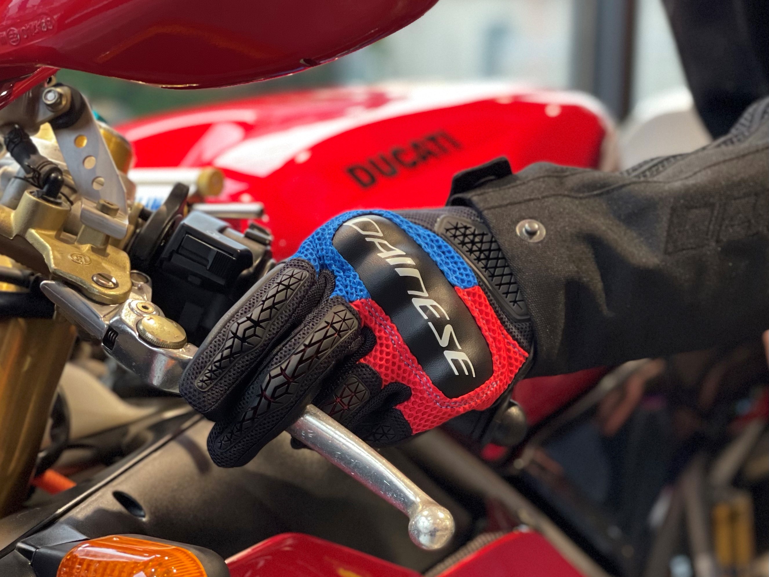 真夏のライディングにオススメ！涼しさと保護性を併せ持った”D