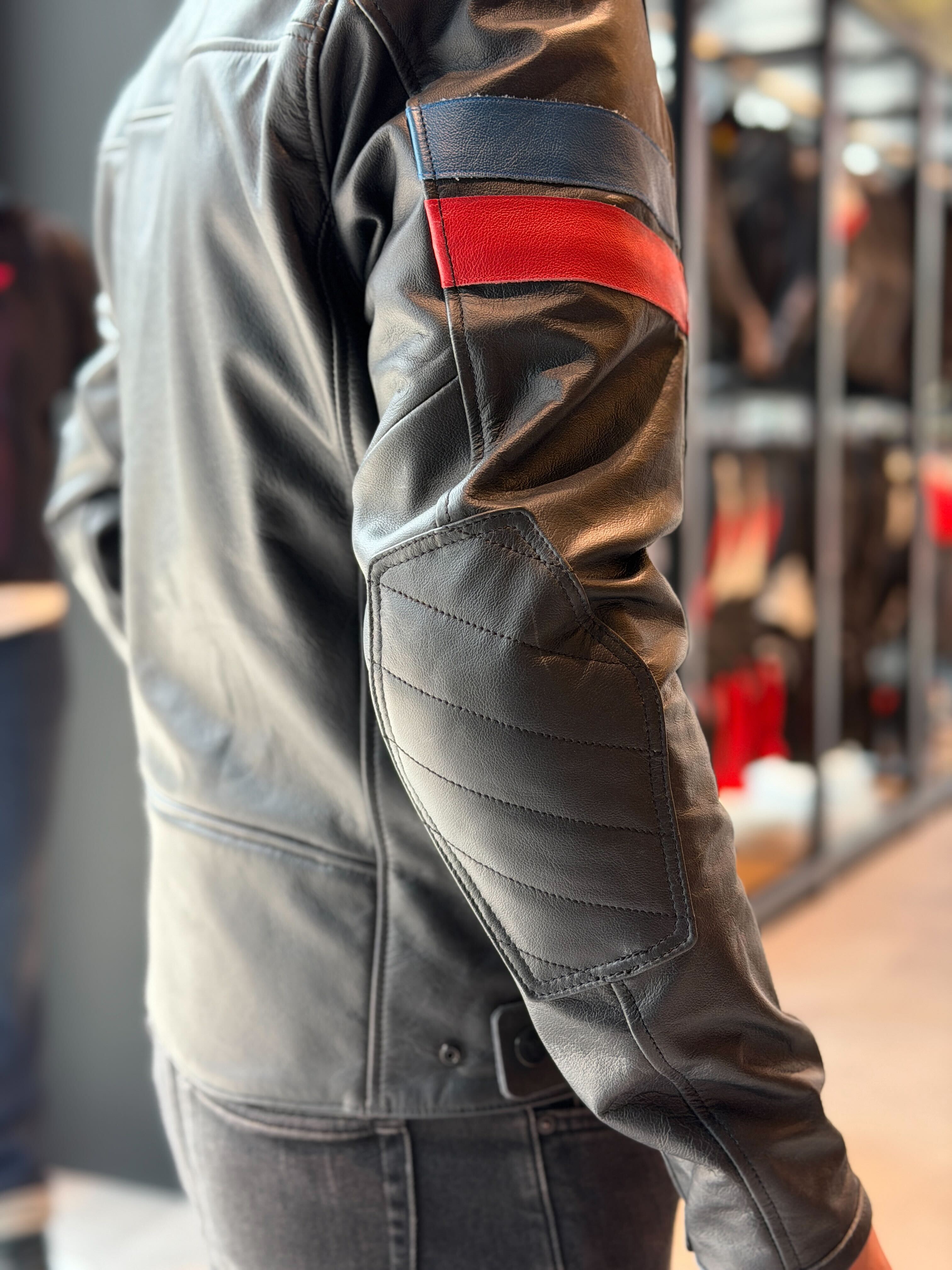 クラシカルなレザージャケットで街乗りをオシャレに『LEGGENDA LEATHER