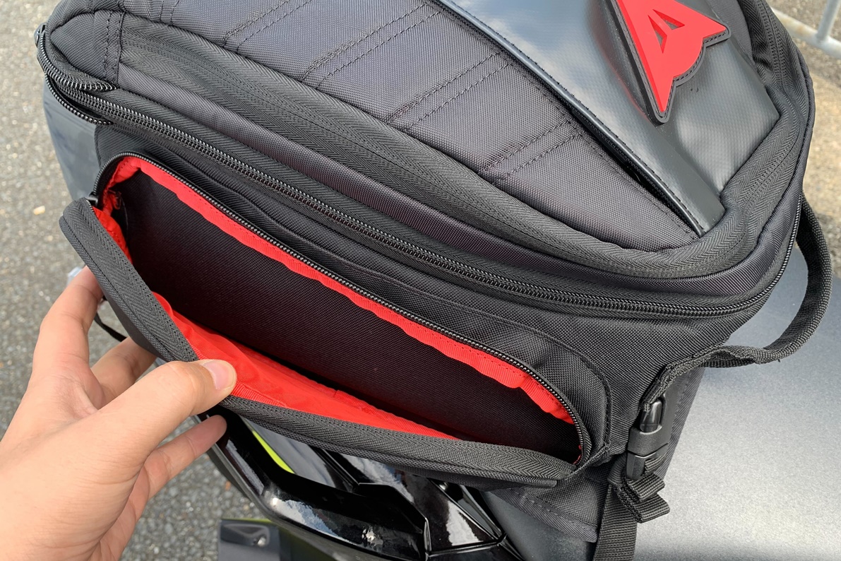 DAINESE シートバック スタッフ愛用の人気シートバッグのご紹介
