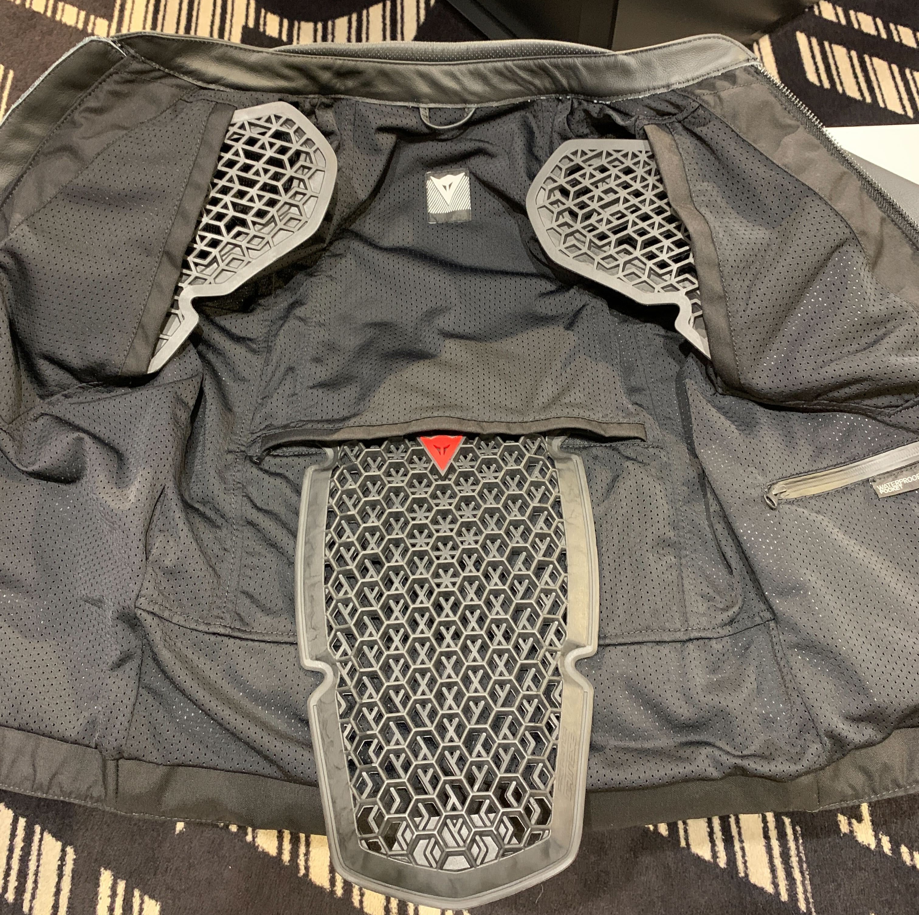 シンプルでスタイリッシュ！新作レザージャケット【FULCRO】のご紹介です