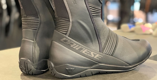 冬のツーリングにお勧めの新作ブーツのご紹介