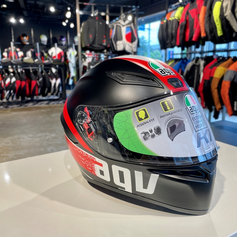 AGV K1に新カラー登場！AGVロゴが印象的な3つのグラフィックをチェック！