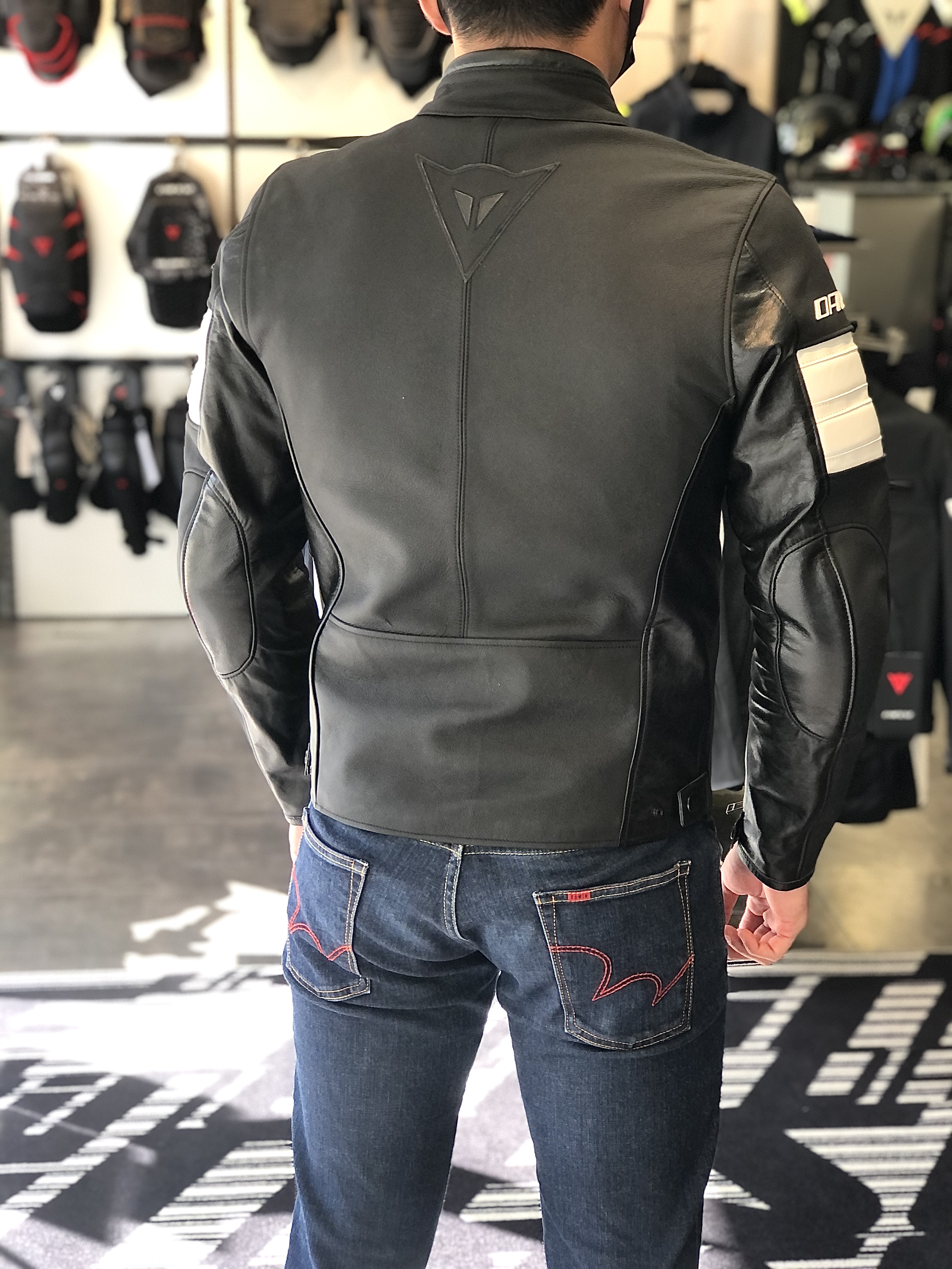 ライディングから普段使いとしても活躍してくれる新作レザー