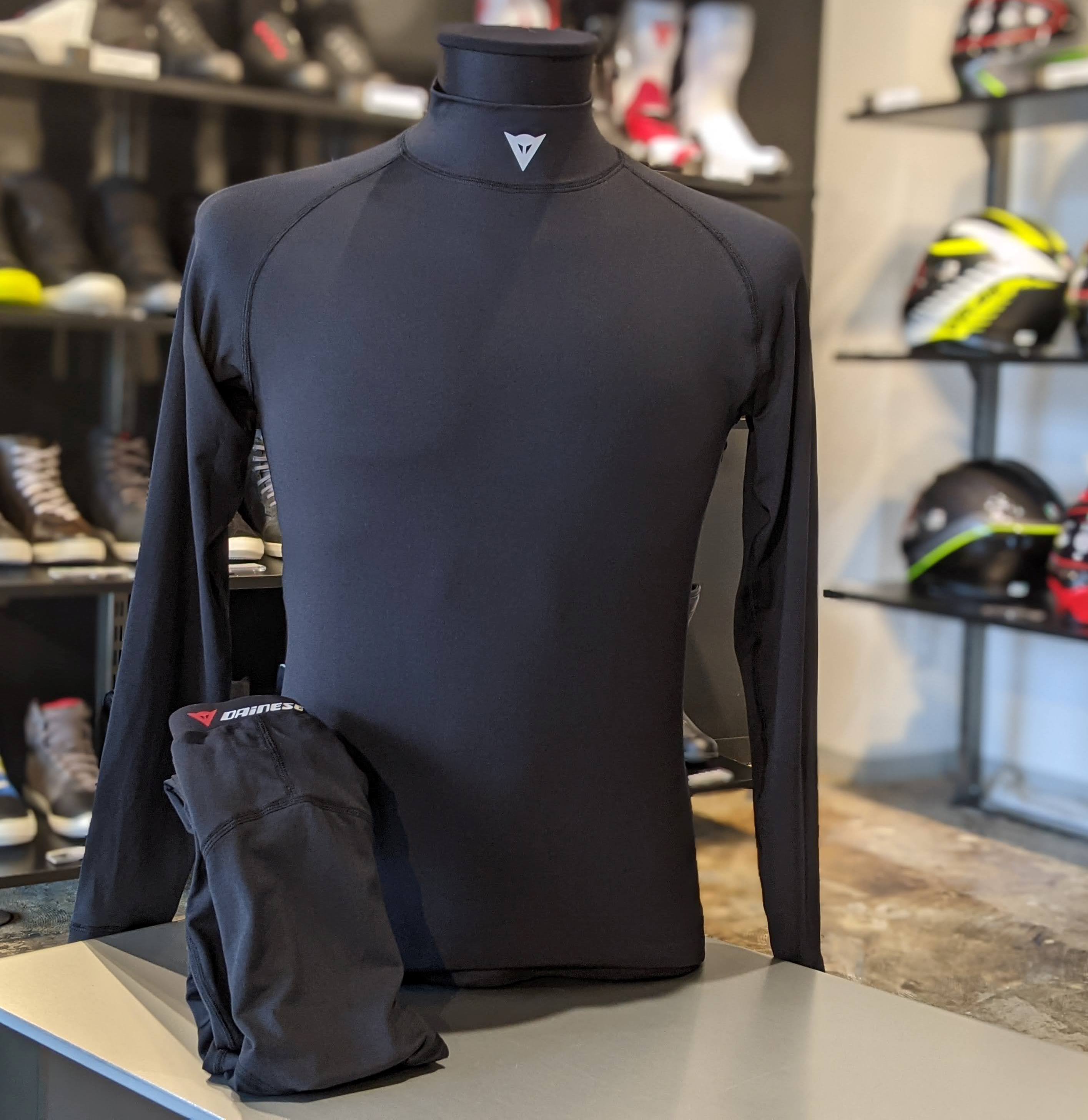 続く猛暑のライディングにはインナーウェアが必須です！お勧めの