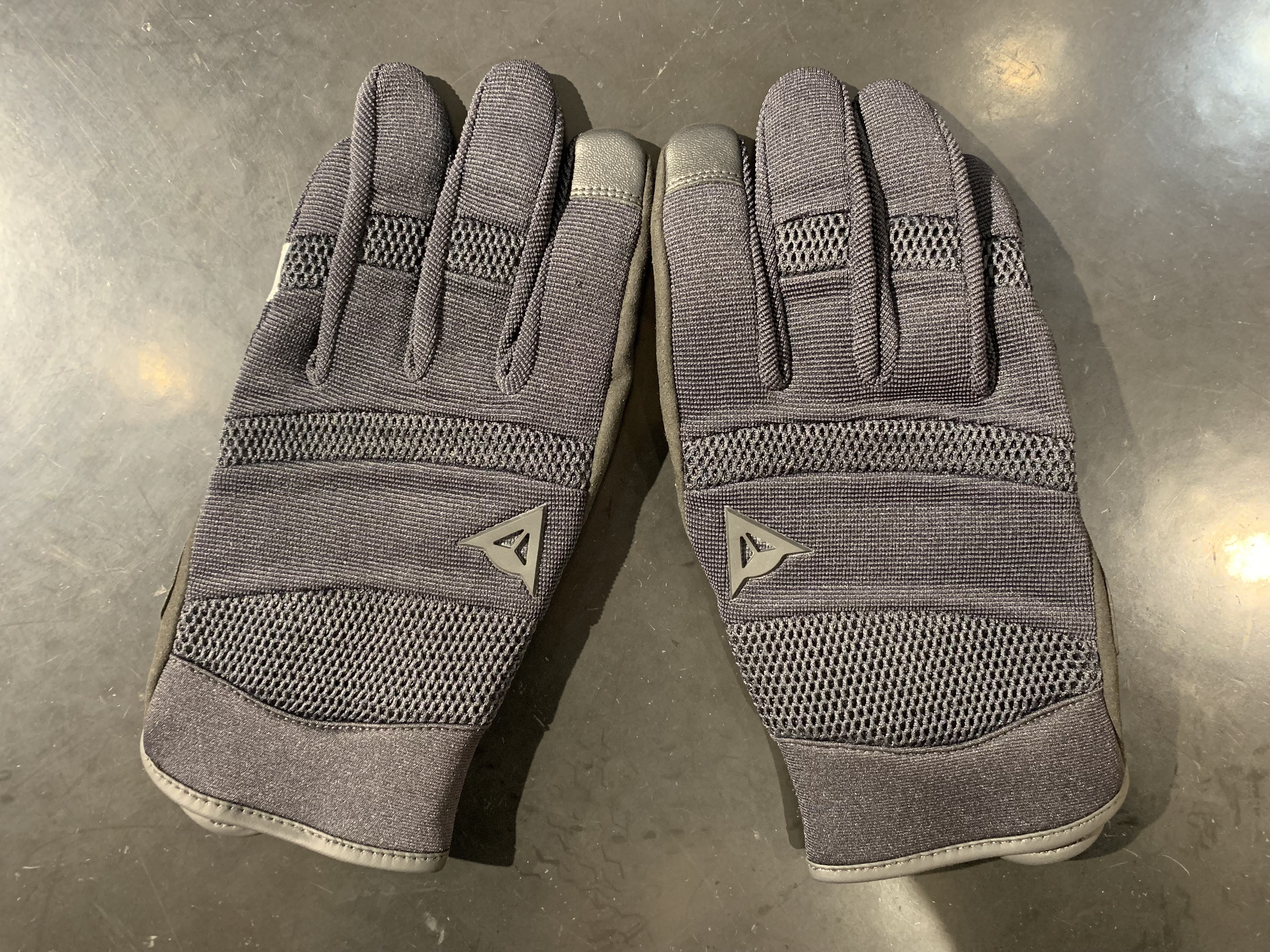 暑い季節を指先から快適に】メッシュグローブ7選のご紹介