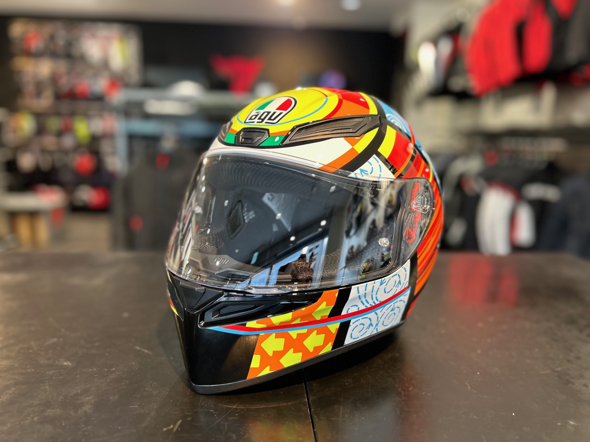 AGV フルフェイスヘルメット ストライプデザイン すべての商品 - AGV 