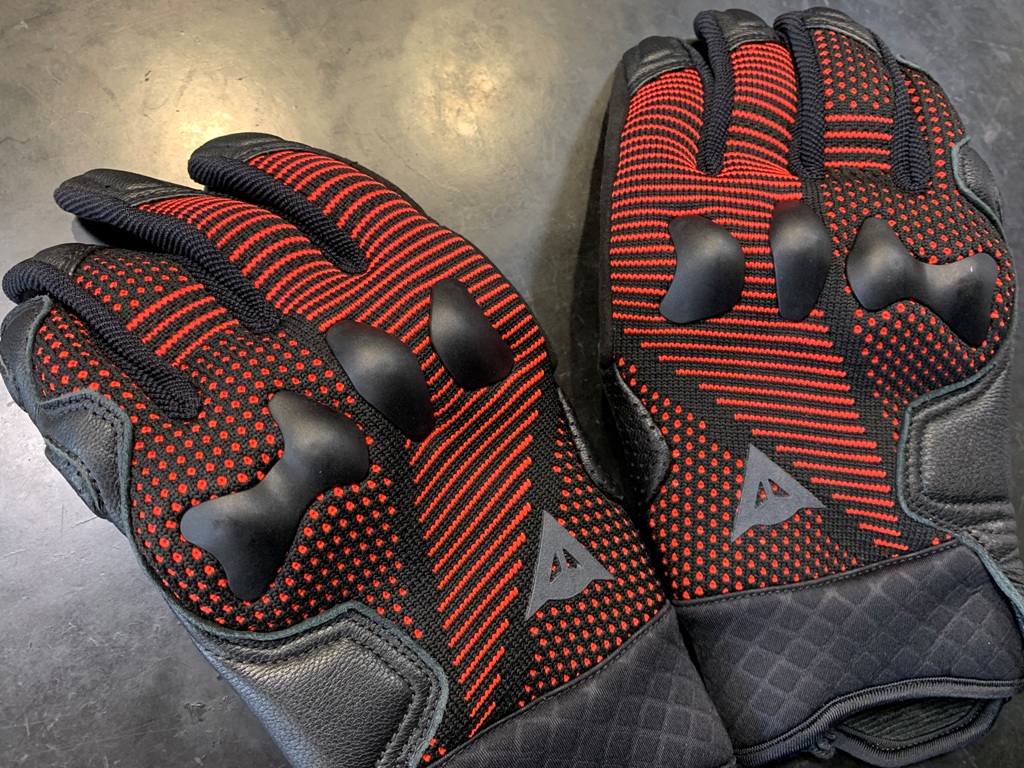 幅広い季節にお勧めの新作グローブ【UNRULY ERGO-TEK GLOVES】