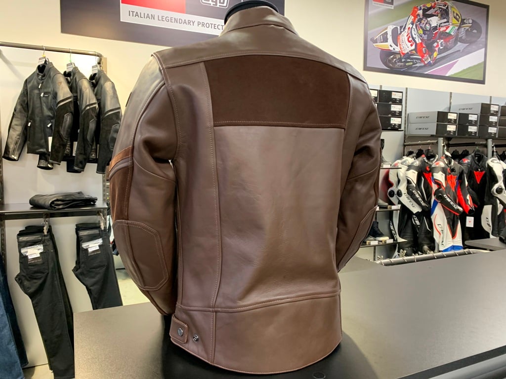 幅広い季節で快適にレザージャケットを【MERAK LEATHER JACKET】