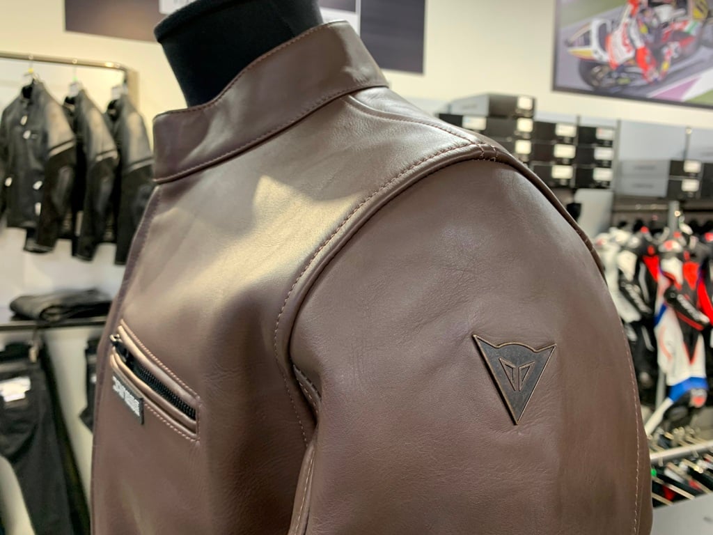 幅広い季節で快適にレザージャケットを【MERAK LEATHER JACKET】