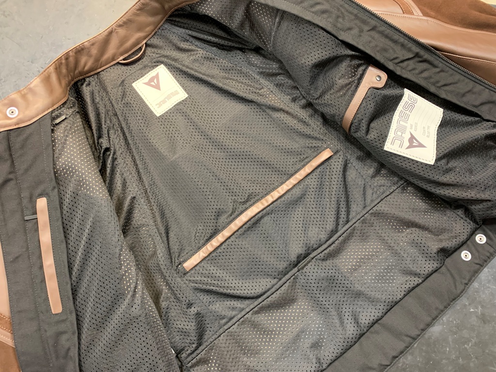 幅広い季節で快適にレザージャケットを【MERAK LEATHER JACKET】