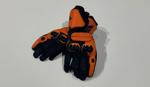 男女問わずお使い頂けるスポーツモデルのIMPETO GLOVES