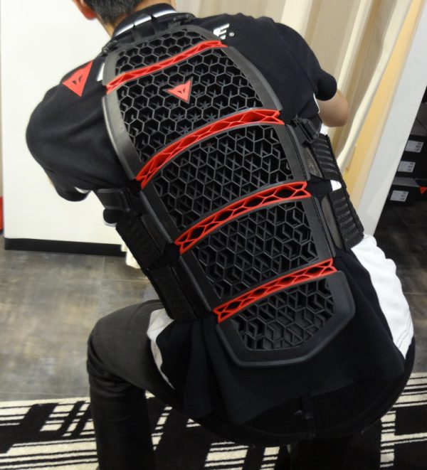 夏にもぴったりな新プロテクター入荷！