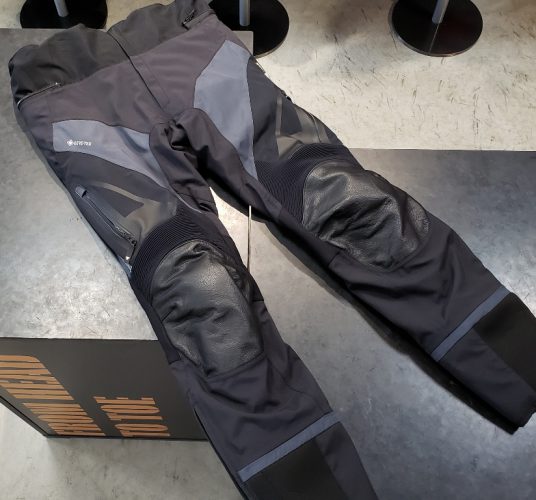 冬場のスポーツツーリングオススメ。SPORT MASTER GORE-TEX PANTS