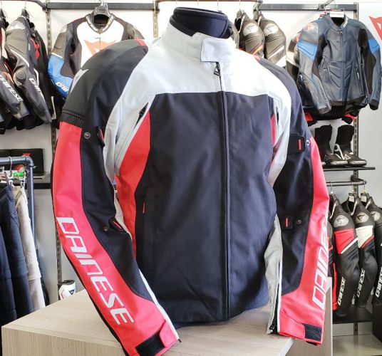 イタリア製ジャケット イタリアから多数の商品が入荷しました~♪