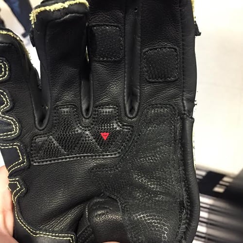 最上級グローブに新色が登場致しました♪