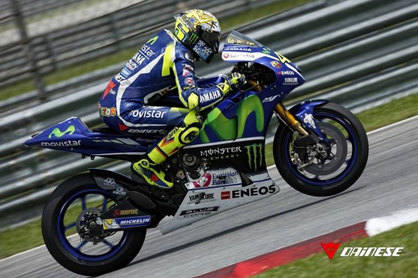 ダイネーゼ ロッシAXIAL PRO IN REPLICA D1 BOOT 43 Valentino Rossi Replica Dainese Axial Pro In D1 2016 - YouTube