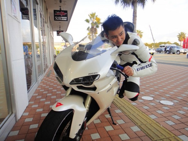 DUCATI広島のハンサム店長Tさんご来店。