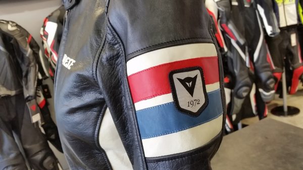クラシックデザインが目を惹くレディースレザージャケット!!!
