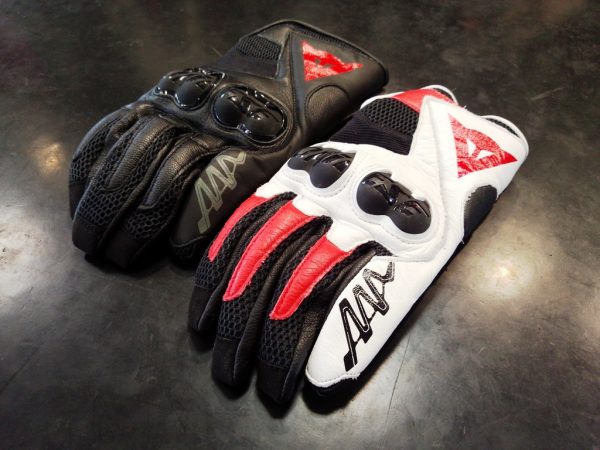 レザー+メッシュのコラボ MIG C2 GLOVES