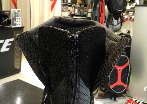 ツーリングにも使いやすいレーシングブーツご紹介！！