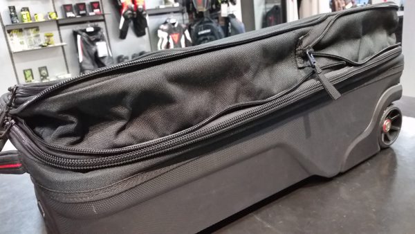 ビジネス使いにもお薦めのキャリーバッグ、入荷しました!!!