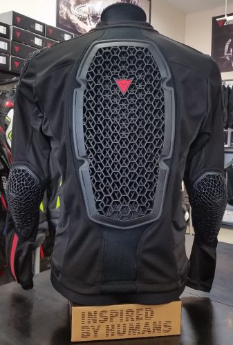 幅広い季節にお勧め!!プロテクタージャケットの“PRO-ARMOR JACKET”