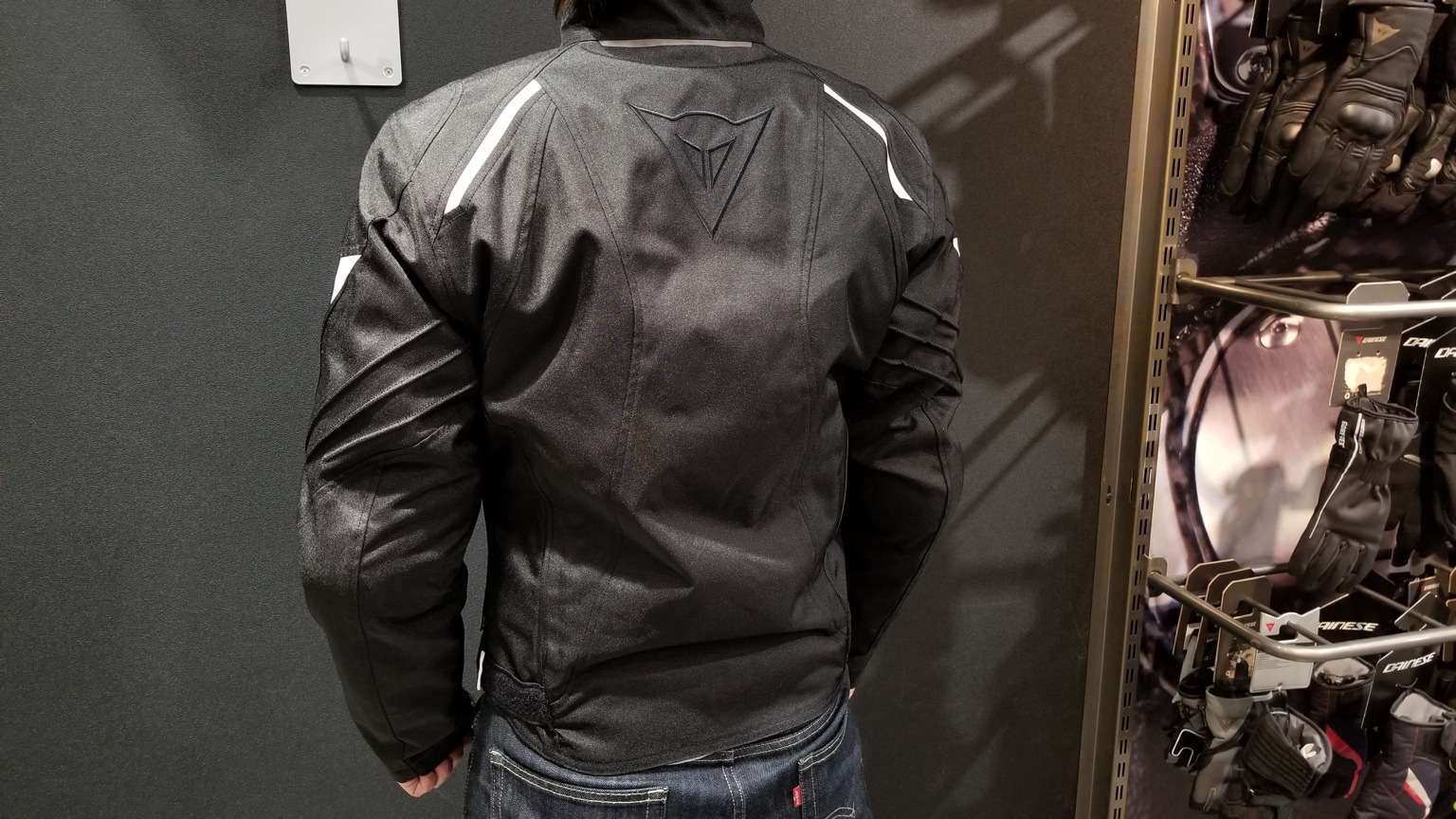 今の寒い時期に大活躍のD-DRYジャケット【LAGUNA SECA D1 D-DRY JACKET】