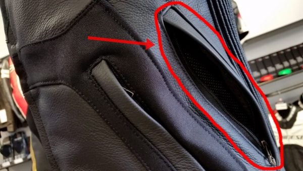 ブラック×ゴールドカラーのスペシャルジャケット!!!