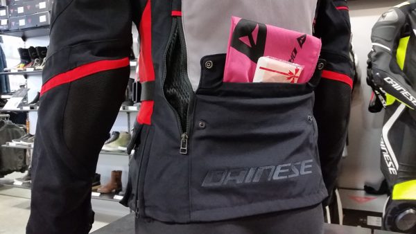 ツーリングにも着ていただきたいジャケット“CARVE MASTER 2 LADY GORE