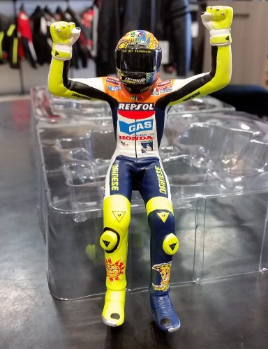 ロッシ選手ファン必見!! MINICHAMPS製のフィギュア入荷です!!!