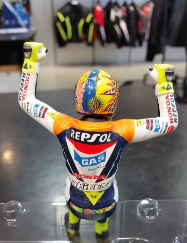 ロッシ選手ファン必見!! MINICHAMPS製のフィギュア入荷です!!!