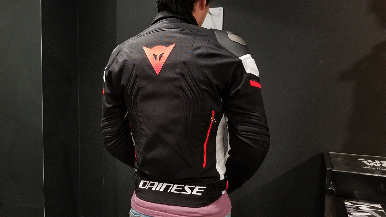 人気シリーズの防水モデル【RACING 3 D-DRY】