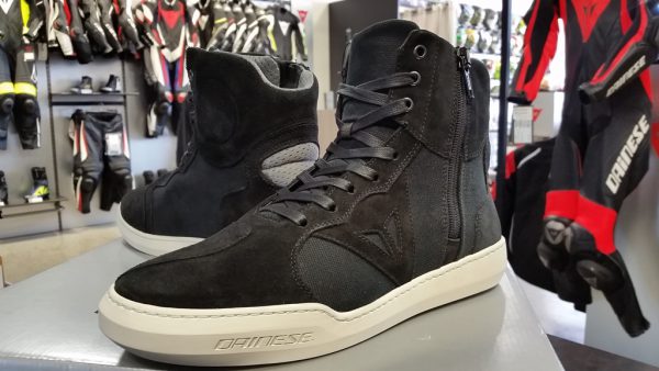 足元から春を先取り『METROPOLIS SHOES』が入荷です(^^)b