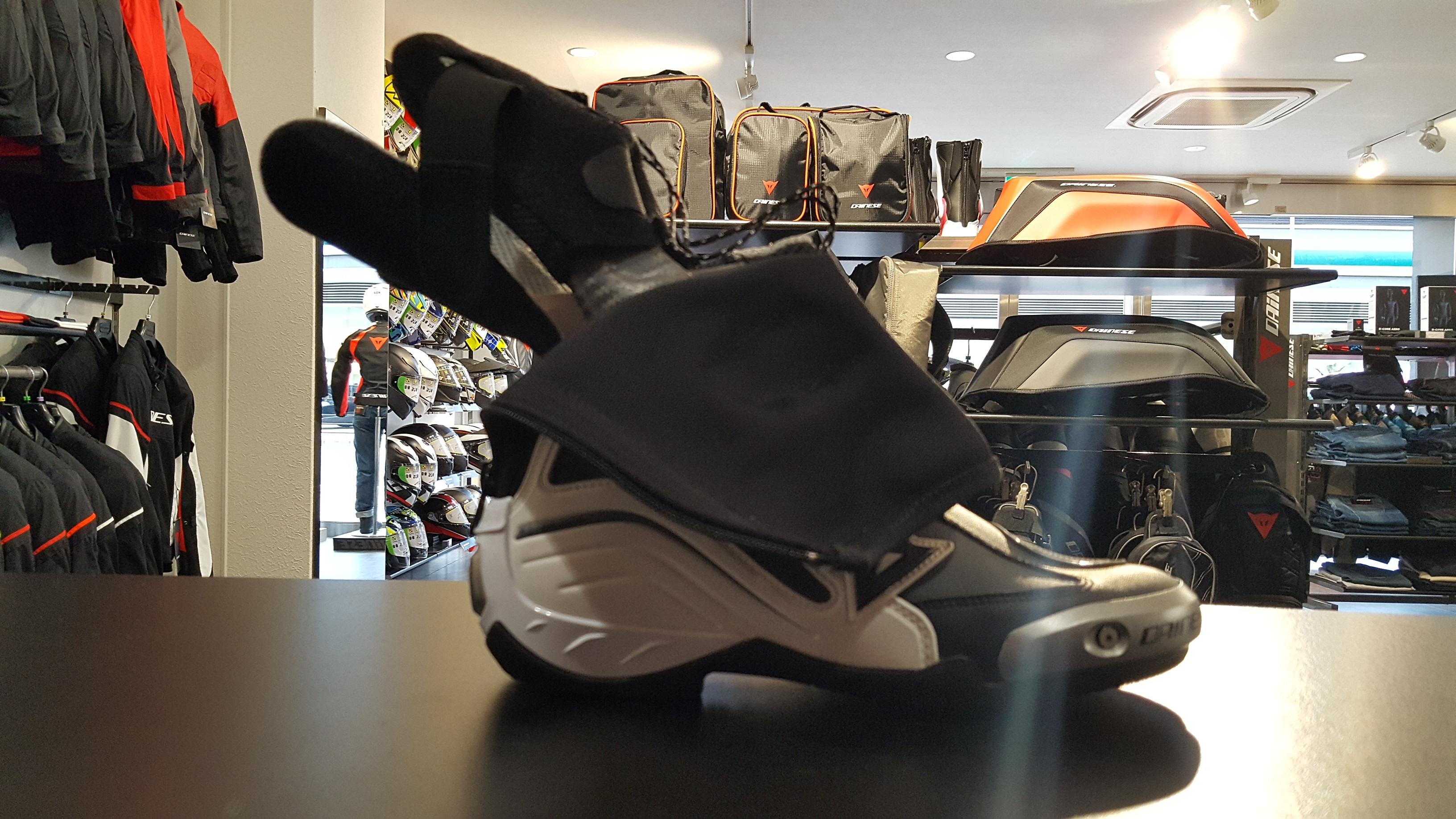 ダイネーゼだけの履き心地と安全性【AXIAL D1】