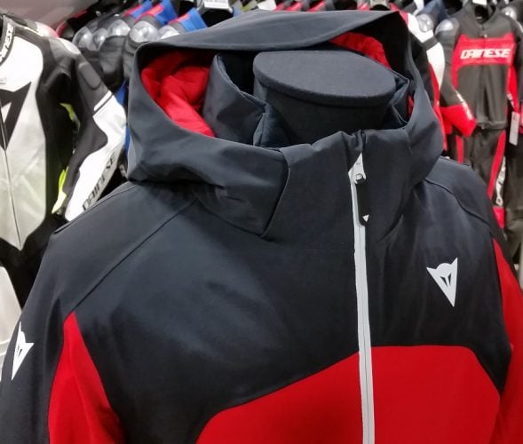 スキースタイルに合わせデザインされたジャケット『HP2 M2.1』が入荷