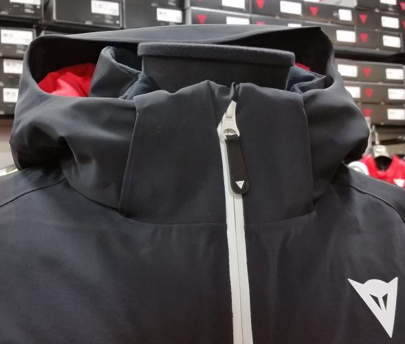 スキースタイルに合わせデザインされたジャケット『HP2 M2.1』が入荷